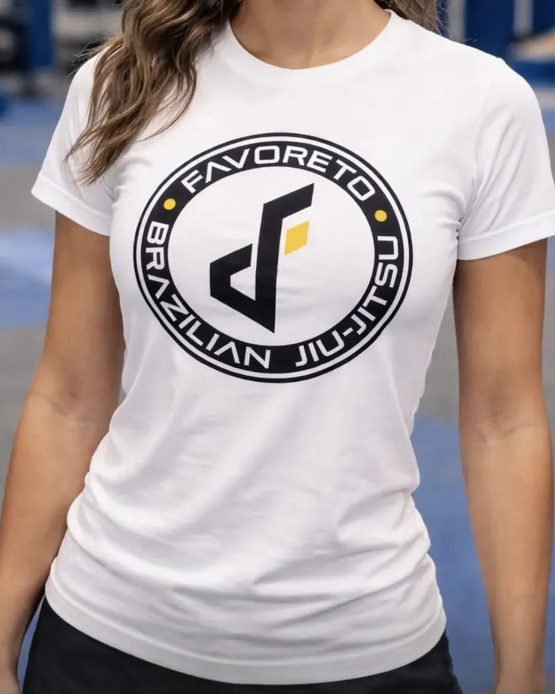 Camiseta blanca con el escudo de Favoreto, frente