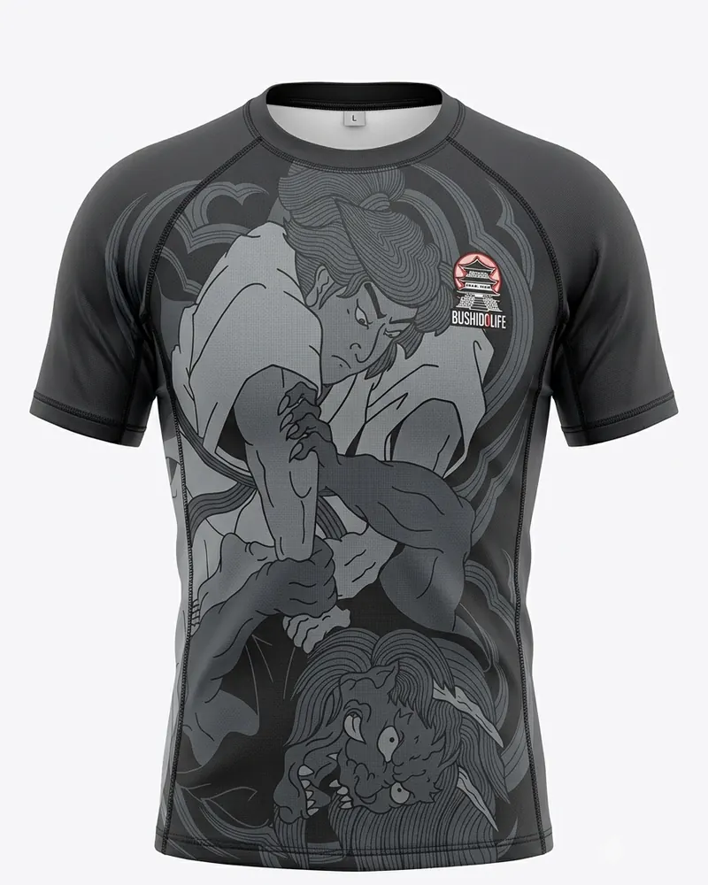 Rashguard de manga corta con ilustración completa de dos peleadores de jiu jitsu, frente